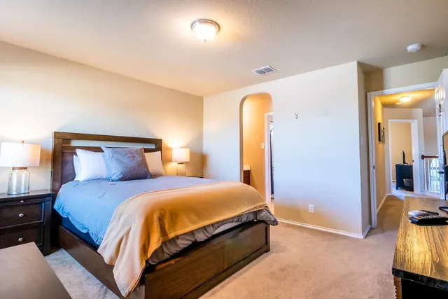 Crashpad · Room 2 in Converse, photo 30