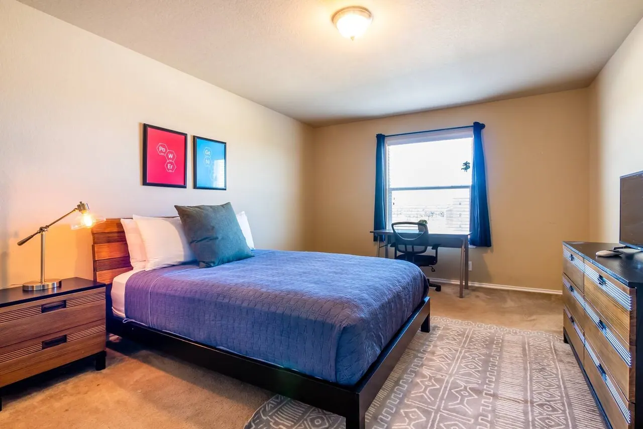 Crashpad · Room 3, a Hosted Havens rental in Converse, TX