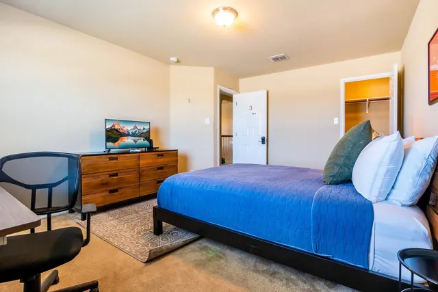 Crashpad · Room 3 in Converse, photo 29