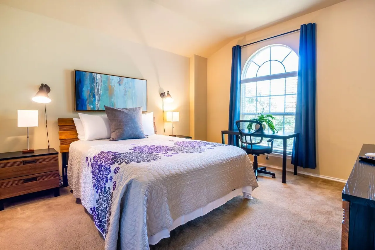 Crashpad · Room 5, a Hosted Havens rental in Converse, TX