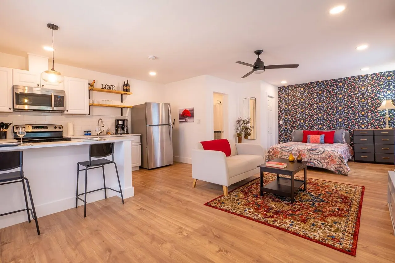 Collins Garden Studio 1D, a Hosted Havens rental in Collins Garden Park, San Antonio, TX