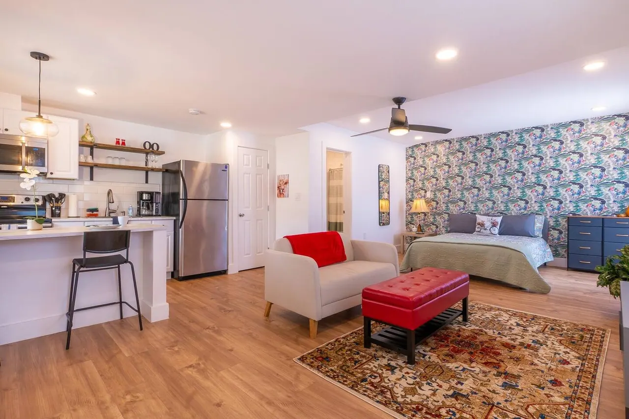 Collins Garden Studio 2B, a Hosted Havens rental in Collins Garden Park, San Antonio, TX